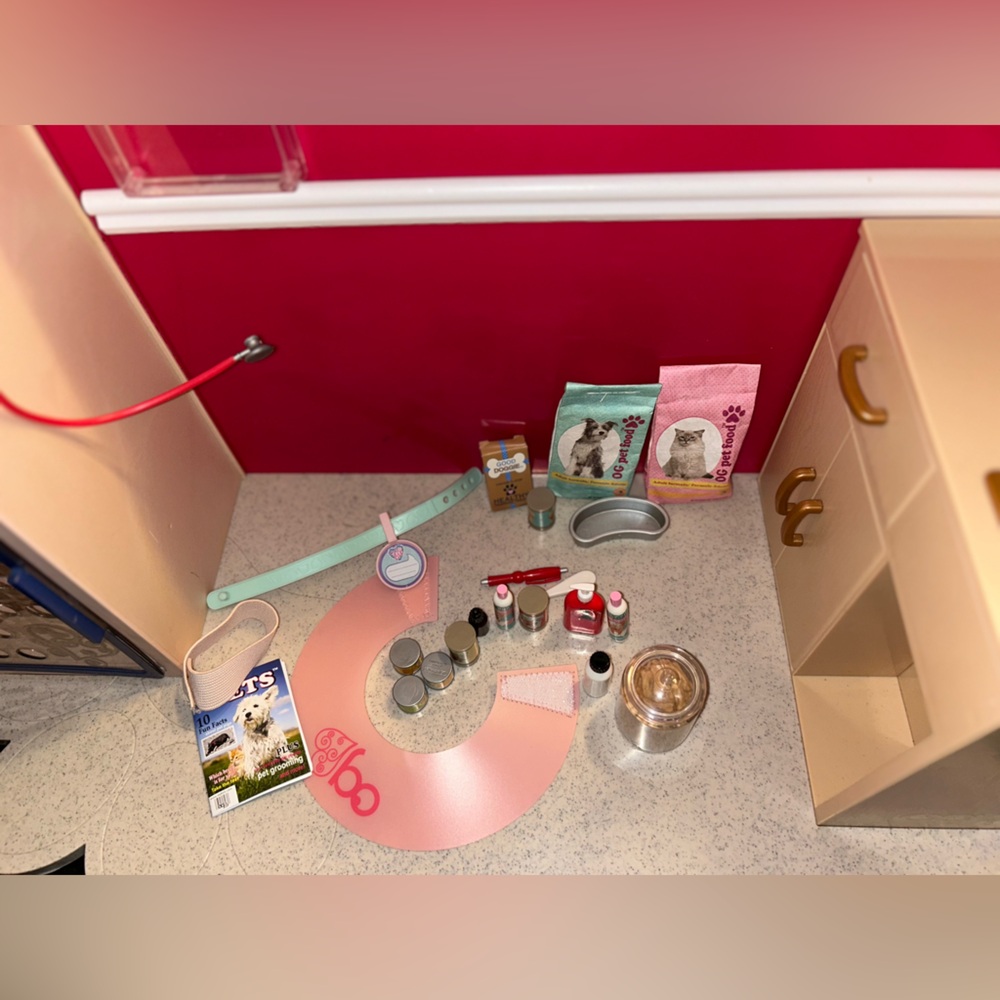 Our Generation Pink Play Veterinary Clinic Playset - Picture 8 of 13